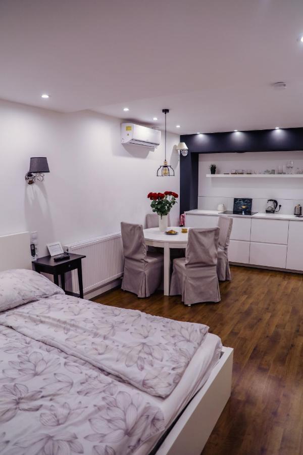 White Apartment In Center Of Kattowitz Exterior foto