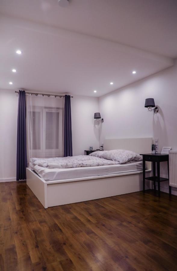 White Apartment In Center Of Kattowitz Exterior foto
