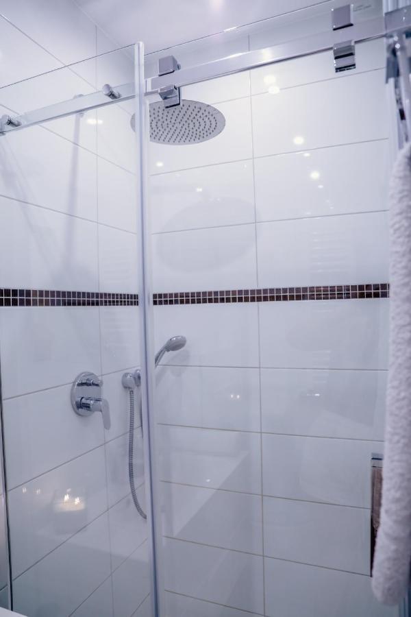 White Apartment In Center Of Kattowitz Exterior foto